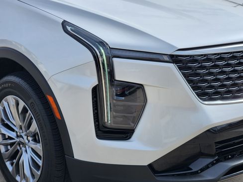 Used 2024 Cadillac XT4 Premium Luxury image 5