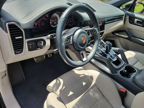 Used 2022 Porsche Cayenne Turbo AWD/4WD image 14