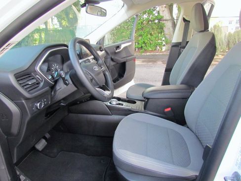 Used 2022 Ford Escape SE w/ SE Sport Appearance Package FWD image 19