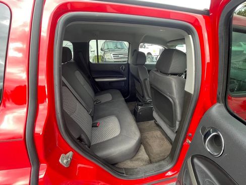 Used 2011 Chevrolet HHR LT image 28