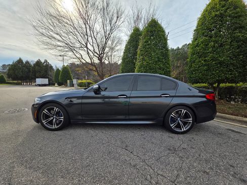Used 2018 BMW M5 image 2