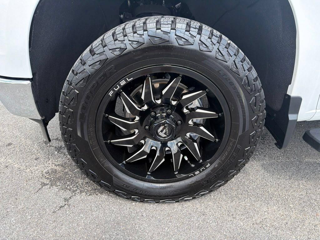 Used 2022 Chevrolet Silverado 1500 LT AWD/4WD image 10