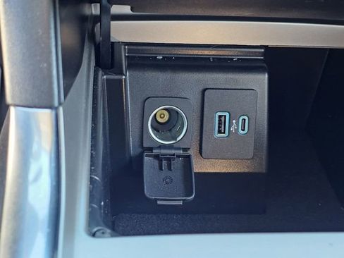 Used 2023 Ford Explorer XLT w/ Equipment Group 202A image 21