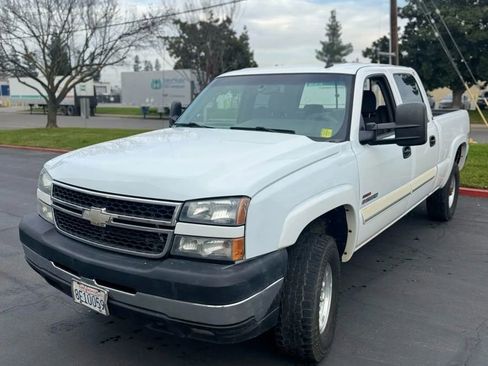 Used 2006 Chevrolet Silverado 2500 LT w/ Heavy-Duty Power Package image 3
