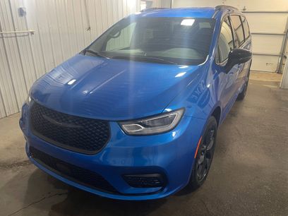 New 2026 Chrysler Pacifica Select