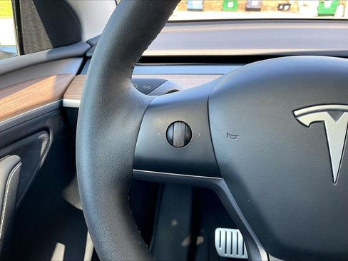 Used 2025 Tesla Model Y Performance AWD/4WD image 31