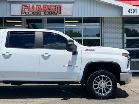 Used 2021 Chevrolet Silverado 2500 LT w/ Convenience Package AWD/4WD image 12
