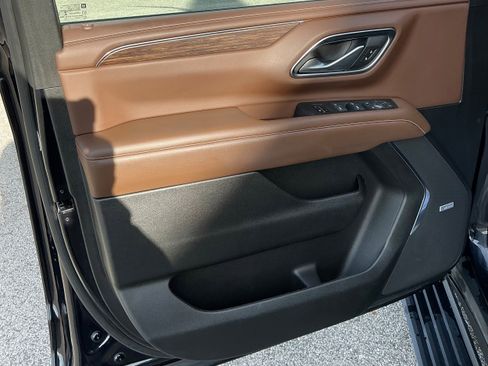 Certified 2022 Chevrolet Suburban High Country image 5