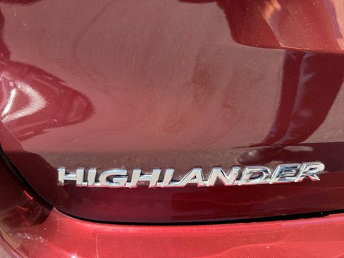 Used 2019 Toyota Highlander XLE FWD image 24