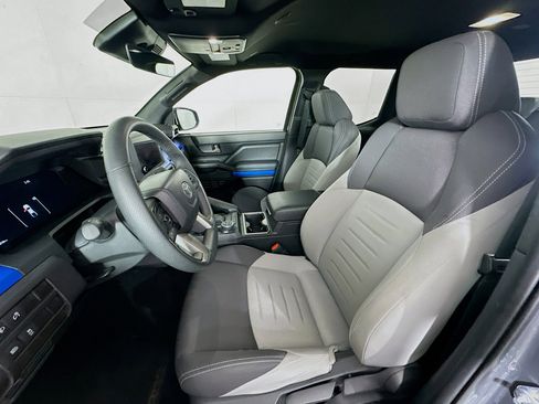 Used 2025 Toyota Tacoma TRD Off-Road image 13