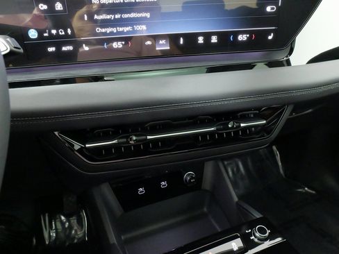 Used 2025 Audi Q6 e-tron Premium image 61