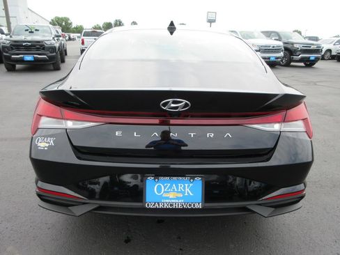 Used 2022 Hyundai Elantra SEL FWD image 4