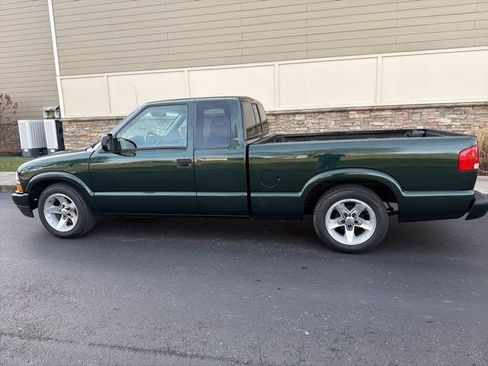 Used 2003 Chevrolet S10 Pickup LS w/ Convenience Package image 2