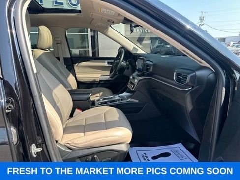 Used 2022 Ford Explorer XLT w/ Equipment Group 202A AWD/4WD image 8