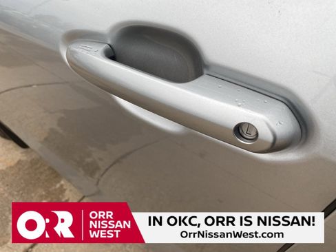 Used 2023 Toyota Highlander XLE image 12