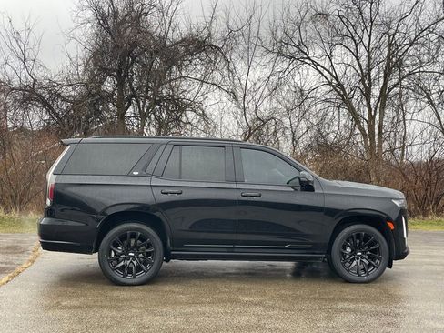 Certified 2022 Cadillac Escalade Sport Platinum w/ LPO, ONYX Package AWD/4WD image 2