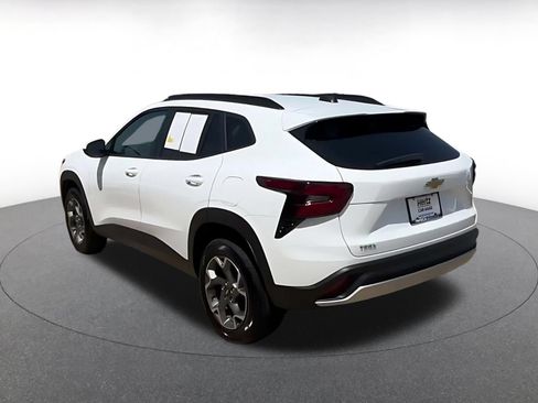Used 2025 Chevrolet Trax LT FWD image 9