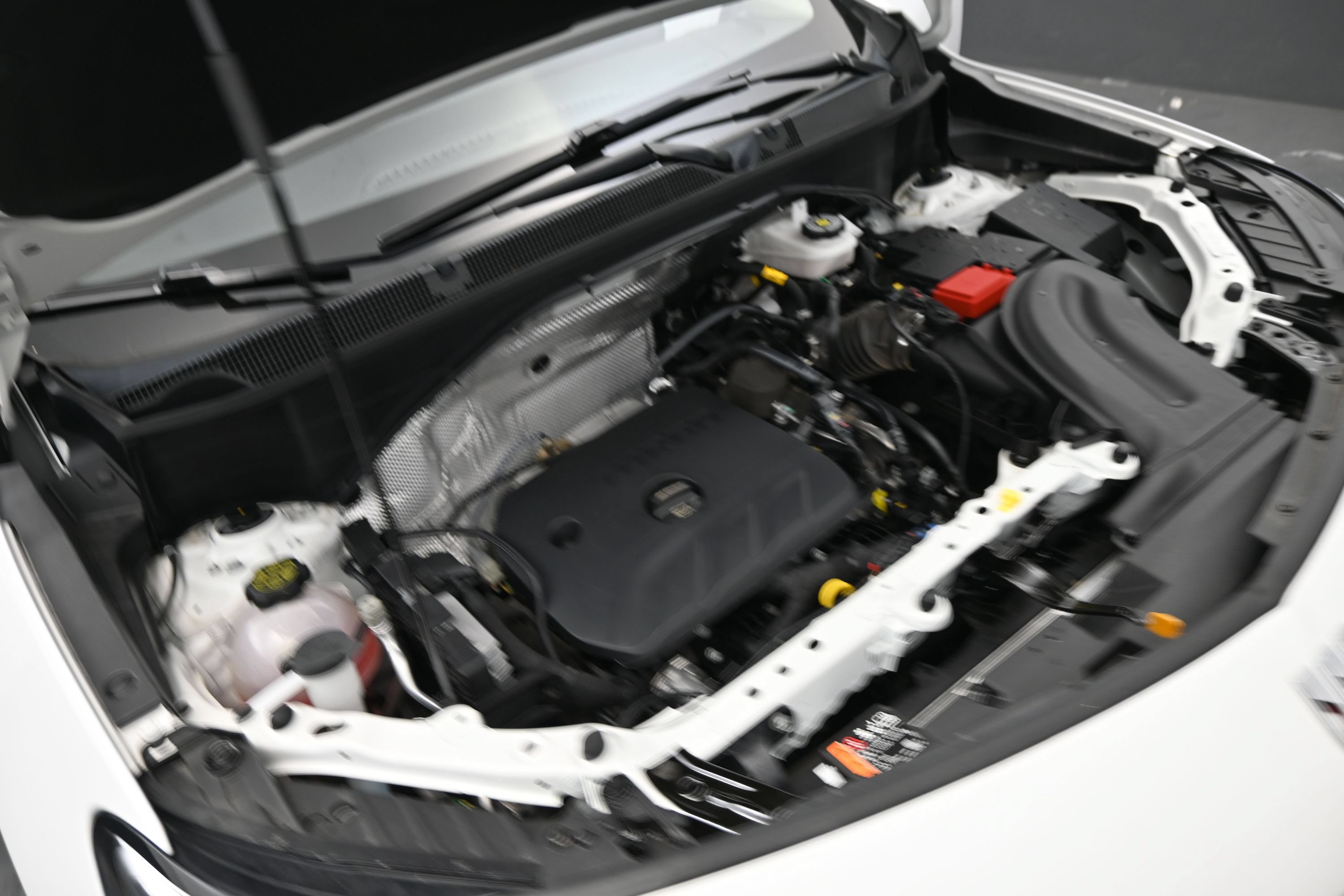 Certified 2025 Buick Encore GX Preferred FWD image 26