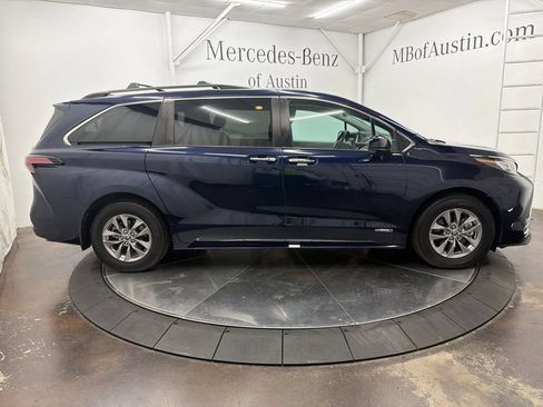 Used 2021 Toyota Sienna XLE FWD image 8