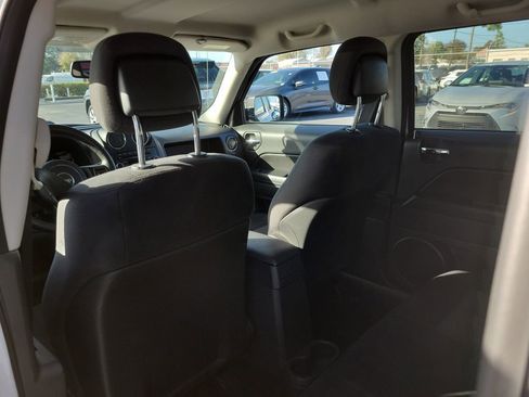 Used 2012 Jeep Patriot Latitude w/ Altitude Pkg image 10