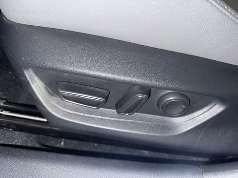 Used 2025 Toyota Camry SE image 19