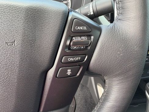 Used 2025 Nissan Frontier SV w/ SV Convenience Package image 15