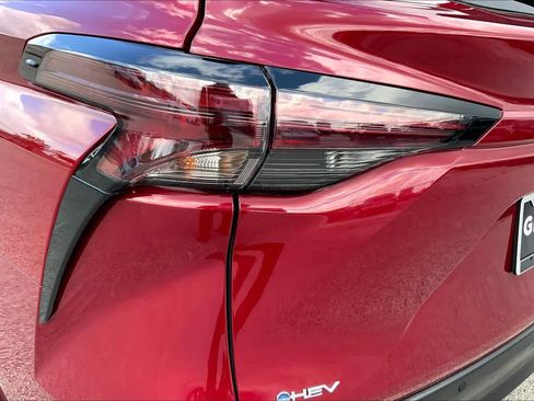 Used 2025 Toyota Sienna XLE w/ XLE Plus Package image 28