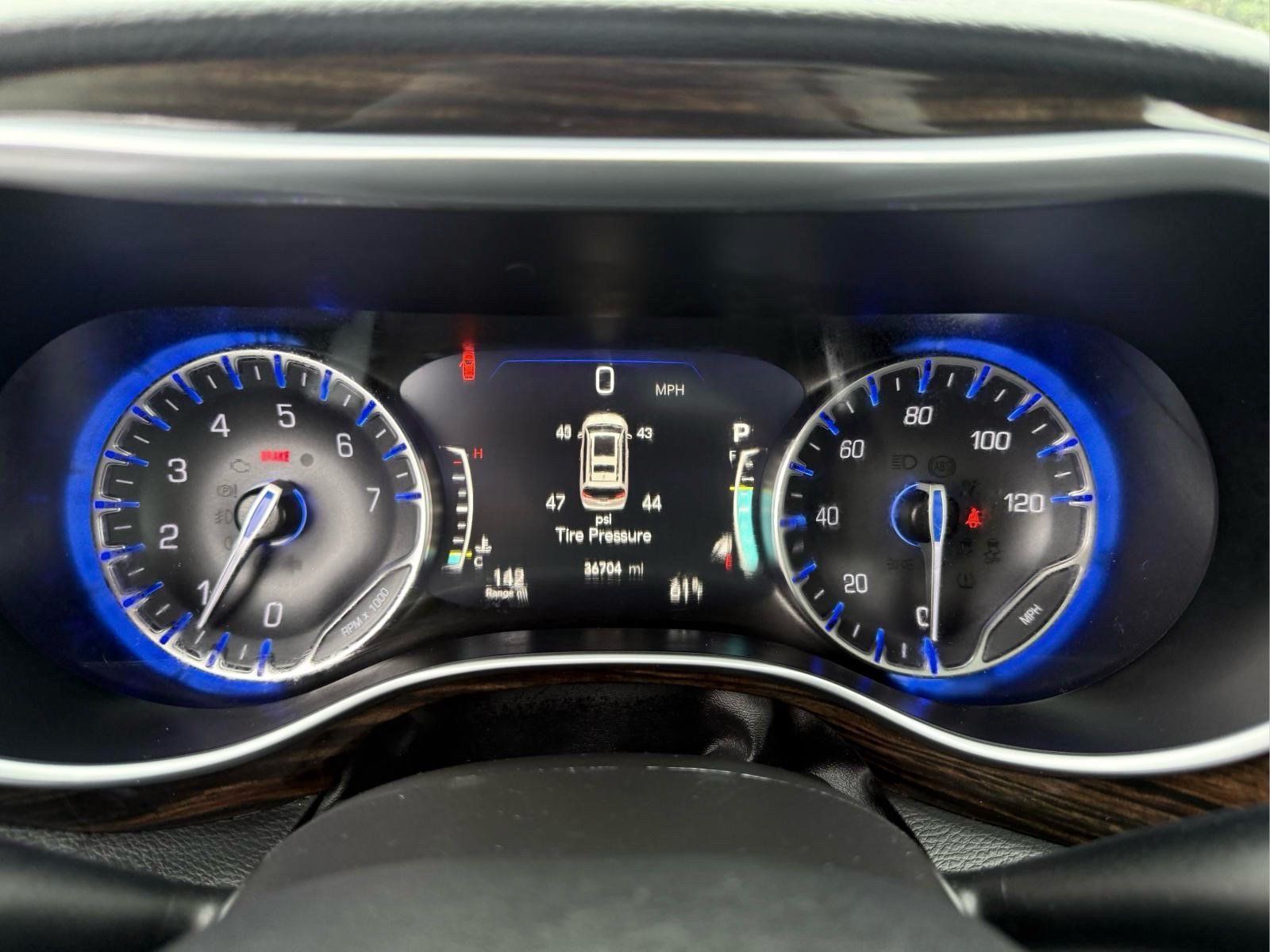 Used 2024 Chrysler Pacifica Limited FWD image 31