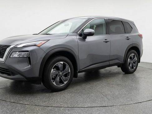 Used 2025 Nissan Rogue SV FWD image 3