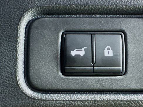 Used 2024 Nissan Pathfinder Platinum image 32