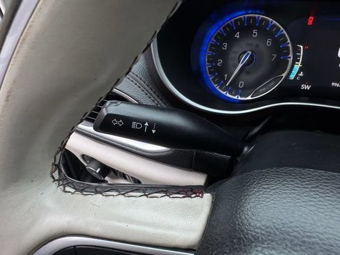 Used 2020 Chrysler Pacifica Limited FWD image 39