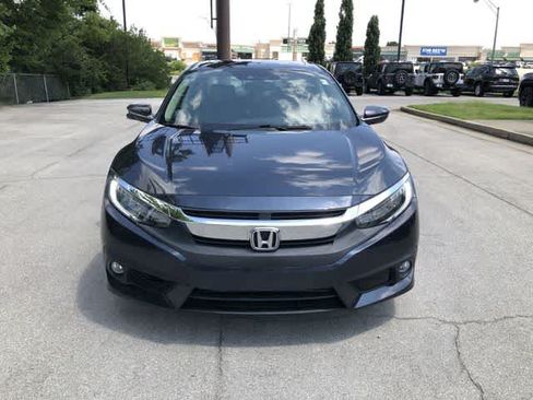 Used 2017 Honda Civic Touring image 9