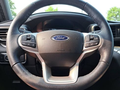 Used 2023 Ford Explorer XLT w/ Equipment Group 202A RWD image 9