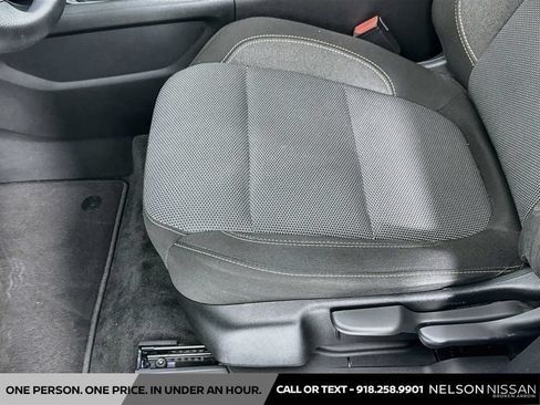 Used 2020 Chevrolet Traverse LS FWD image 18