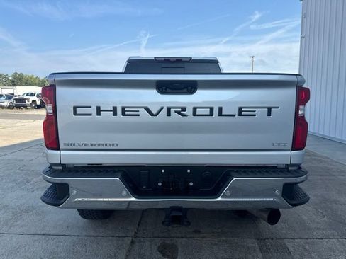 Used 2022 Chevrolet Silverado 2500 LTZ w/ LTZ Convenience Package AWD/4WD image 4