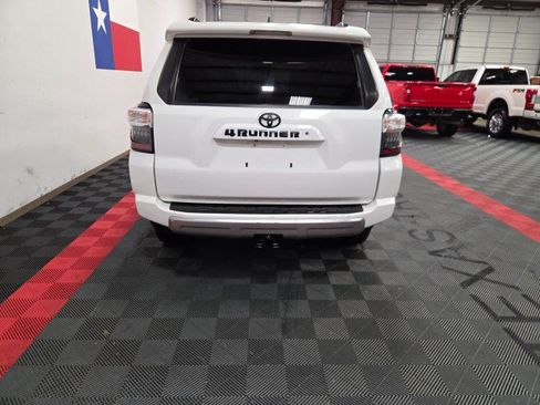 Used 2017 Toyota 4Runner TRD Off-Road Premium AWD/4WD image 19