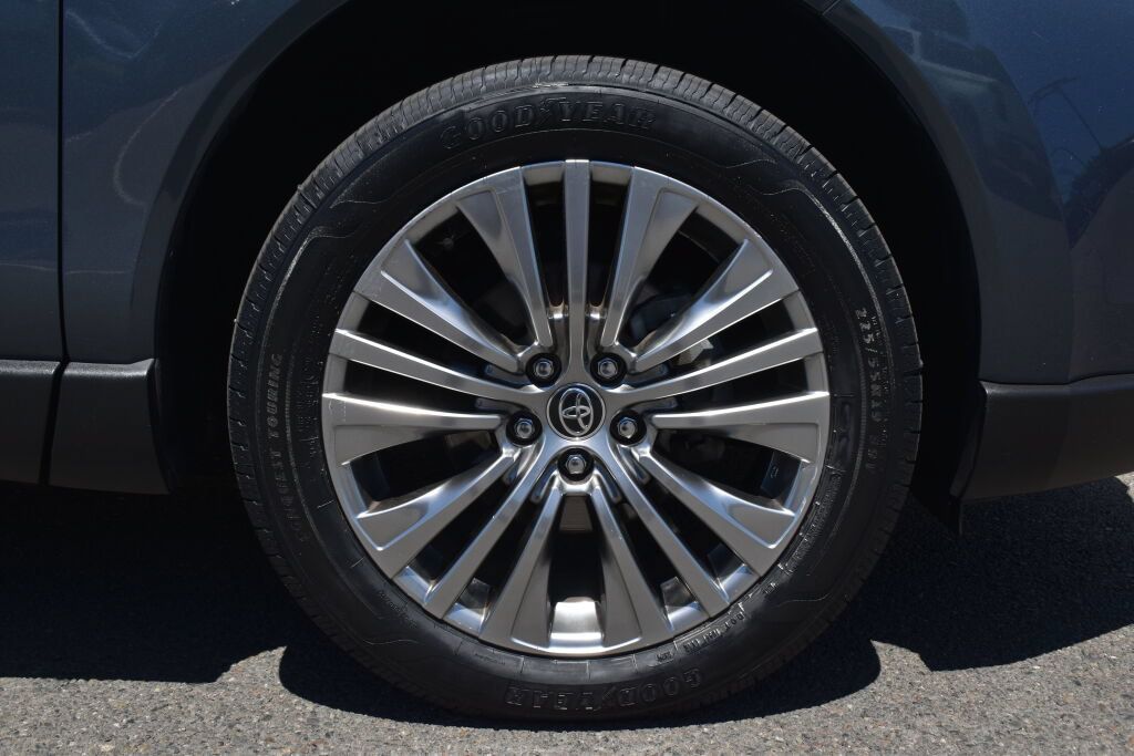 Certified 2024 Toyota Venza XLE AWD/4WD image 28