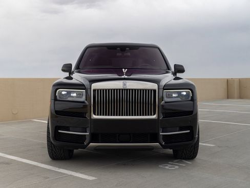 Used 2021 Rolls-Royce Cullinan image 2