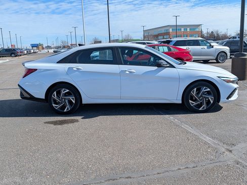 Certified 2025 Hyundai Elantra SEL image 6