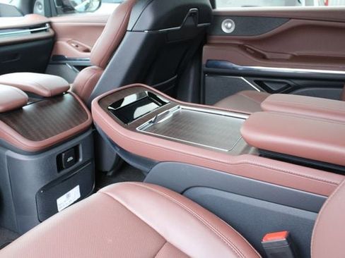 New 2026 Lincoln Navigator Reserve AWD/4WD image 22