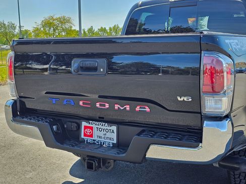 Used 2021 Toyota Tacoma TRD Off-Road AWD/4WD image 14