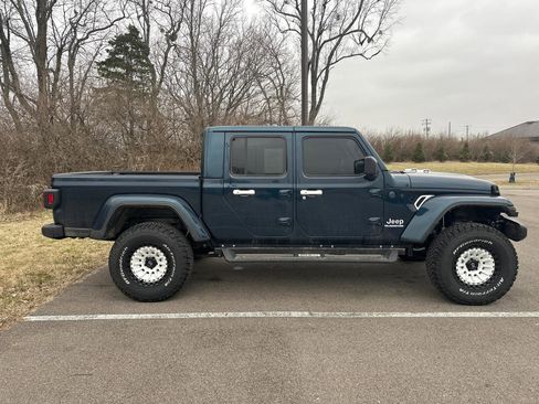 Used 2025 Jeep Gladiator Sport image 6