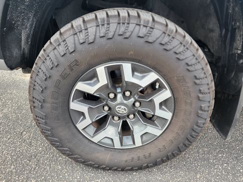 Used 2016 Toyota Tacoma TRD Off-Road AWD/4WD image 14