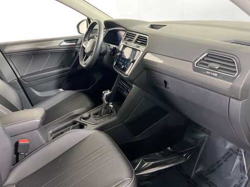 Used 2022 Volkswagen Tiguan SE image 28