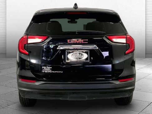 Used 2024 GMC Terrain SLE FWD image 3