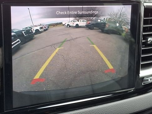 Used 2025 Chrysler Pacifica Select FWD image 18