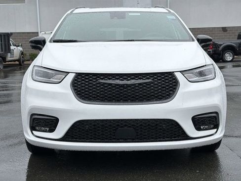 New 2026 Chrysler Pacifica Limited image 15