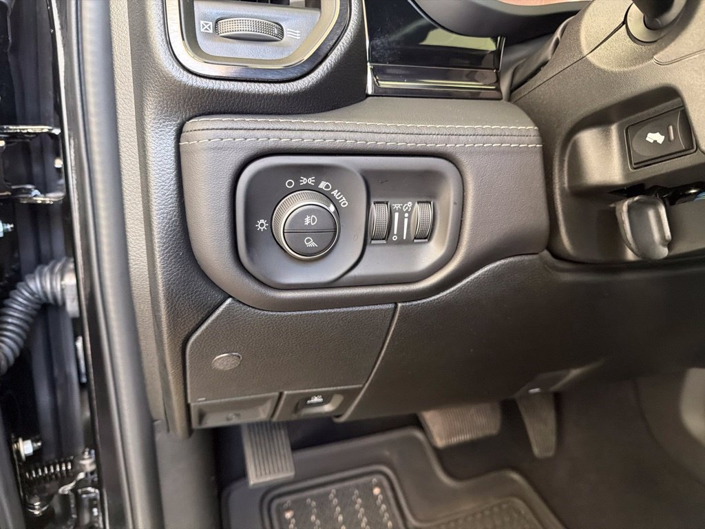 Used 2026 RAM 2500 Limited AWD/4WD image 52