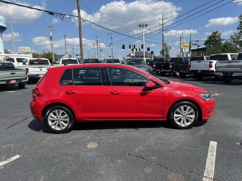 Used 2018 Volkswagen Golf SE image 5