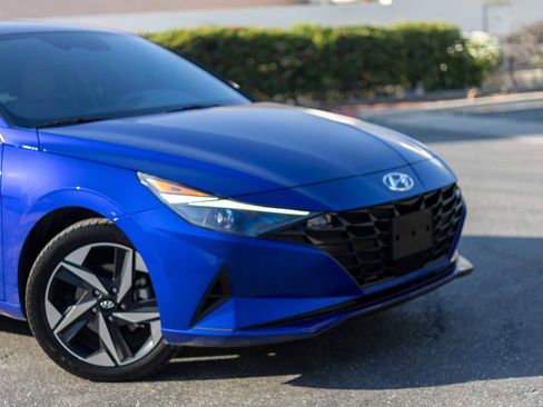 Used 2023 Hyundai Elantra SEL w/ Convenience Package image 9